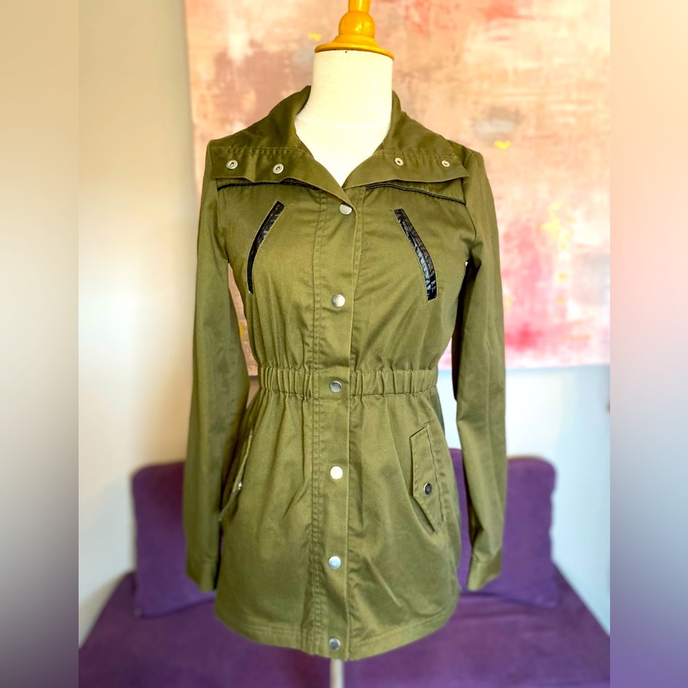 Vero Moda forest green cargo jacket with‎ vegan leather accents, gold buttons XS